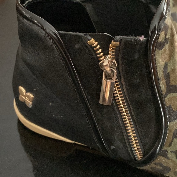 Butterfly twist, camo short boots, size 8 zippers are a little touchy, they work - Picture 2 of 8